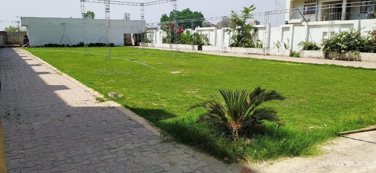 Bhagwan Hotel Gonda Ngoại thất bức ảnh