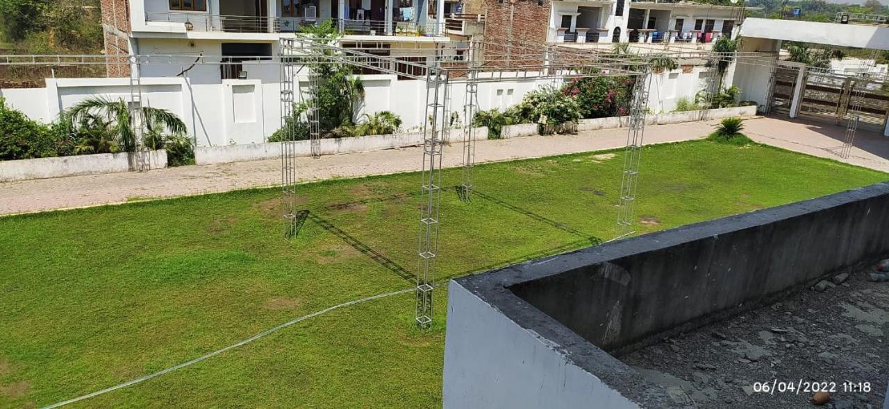 Bhagwan Hotel Gonda Ngoại thất bức ảnh