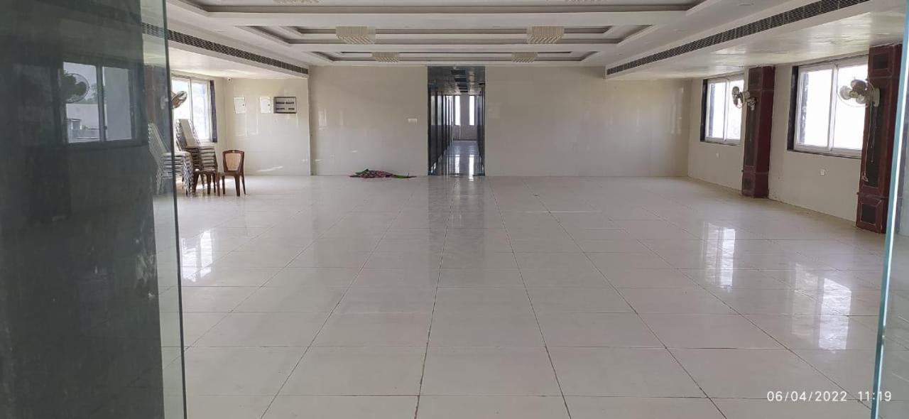 Bhagwan Hotel Gonda Ngoại thất bức ảnh